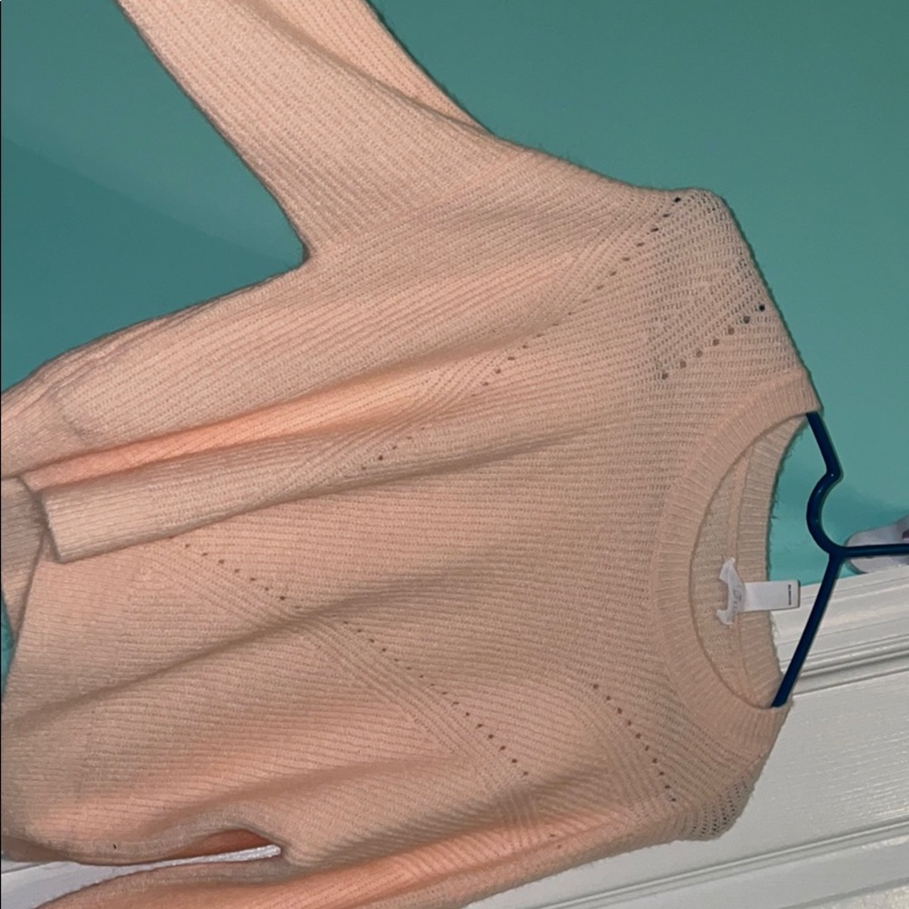 Cropped light pink sweater